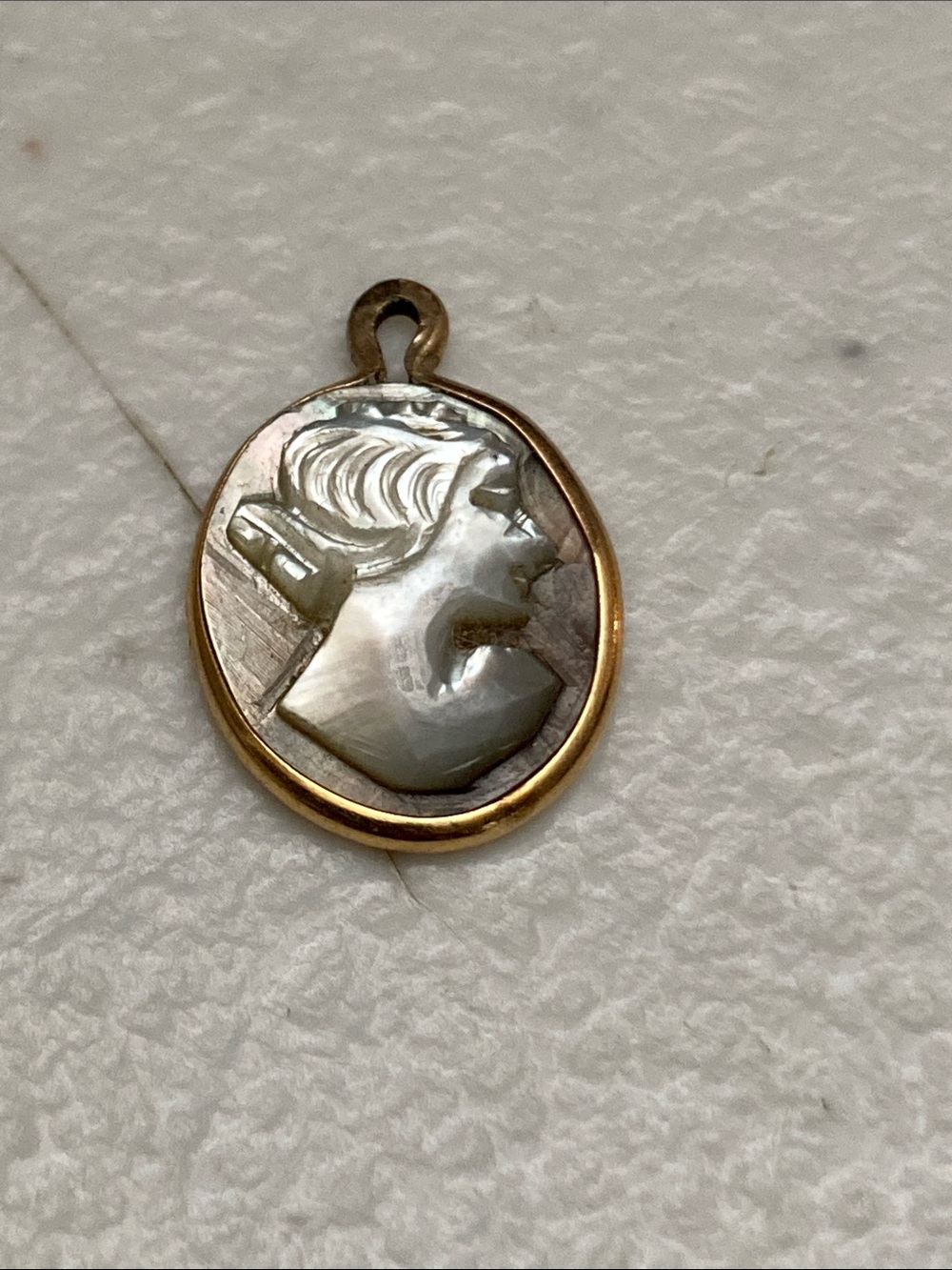 Vintage Gold Tone Carved Mother-of-Pearl Cameo Pendant Necklace - White